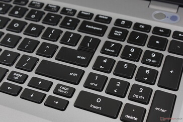 Full-size NumPad. The arrow keys and PgUp/PgDn keys, however, feel cramped