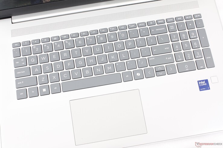 Tıklama yüzeyi sadece 11 x 7,5 cm boyutlarında küçük olsa da, çekiş ve geri bildirim sırasıyla pürüzsüz ve tıklamalı