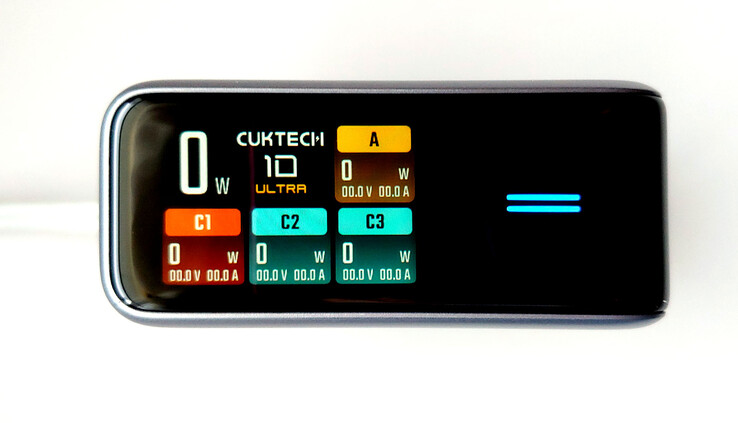 Üst renkli ekran ve dokunmatik düğme.