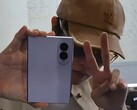 BTS grubunun üyesi J-Hope, Samsung Galaxy Z Fold8'i elinde tutarken kameranın önünde görüntülendi.