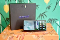 Razr Fold'un fiyatı zaten önemli ölçüde düştü; ancak yine de, üreticinin belirlediği fiyat başlangıçta çok yüksekti.