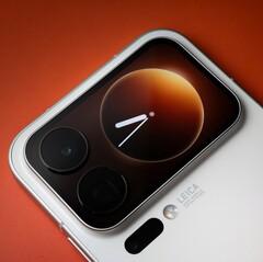 Arka ekran, nihayet Xiaomi 18 Pro telefonlarıyla birlikte küresel pazara sunulacak.