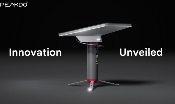 PeakDo'nun Starlink Mini için geliştirdiği yeni taşınabilir şarj cihazında bir tripod bulunur.