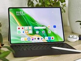Honor MagicPad 3 Tablet incelemede. (Görsel kaynağı: Marcus Herbrich)