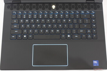 Tanıdık Alienware tuş düzeni ancak yeni bir clickpad ile