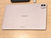 Honor MagicPac 3 Pro tabletin 12,3 inç OLED ekranlı yeni bir varyantı tanıtıldı.