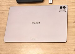 Honor MagicPac 3 Pro tabletin 12,3 inç OLED ekranlı yeni bir varyantı tanıtıldı.