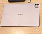 Honor MagicPac 3 Pro tabletin 12,3 inç OLED ekranlı yeni bir varyantı tanıtıldı.