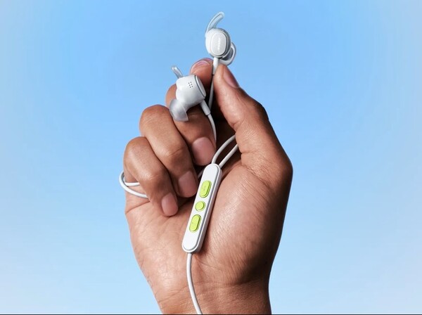 Bose'un kablolu kulaklıklarında kablo üzerinde bir kumanda bulunur.