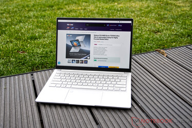 Ninkear S14 dış mekan (bulutlu gökyüzü)