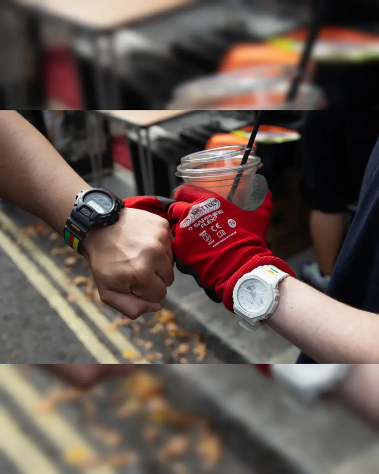 Casio ve Channel One arasındaki eski işbirliği ile sözde yeni işbirliği (beyaz renkli olan).