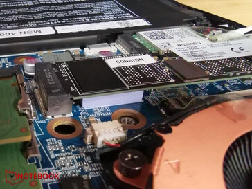 Ve SSD'nin altında bir soğutma pedi