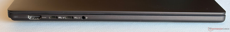 Sol: HDMI 2.1 FRL, 2x USB-C 4.0 (40 Gbps, DisplayPort, Power Delivery), 3.5 mm stereo jak
