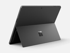 Siyah renkli Surface Pro 12.