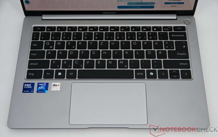 Geekom GeekBook X14 Pro üzerindeki giriş aygıtları