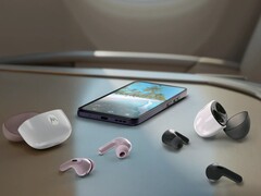 Moto Buds 2 (resimde) ve Moto Buds 2 Plus birkaç hafta içinde piyasaya sürülecek.