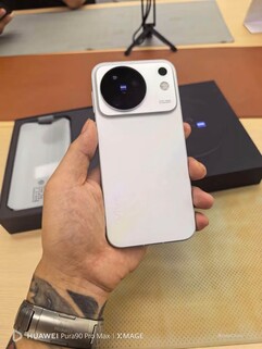 Yakında piyasaya çıkacak Vivo X500'ün kullanım fotoğrafı