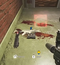 OSP keselerinden alınan eşyalar Snake tarafından alınmadan önce değiştirilebilir. (Resim Kaynağı: Ubisoft)