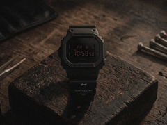 Resimde görülen, tamamen siyah renkli Casio G-Shock DW-5600UMC26-1DR işbirliği saati.