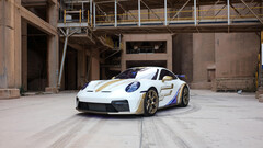 Porsche'nin 911 GT3 modeli 0-100 km/s hızlanmasını 3,4 saniyede tamamlıyor, 311 km/s azami hıza ve 503 beygir gücüne sahip.