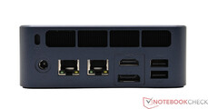 Arka kısım: Güç adaptörü, 2x 2.5G Lan, HDMI, DisplayPort, 2x USB