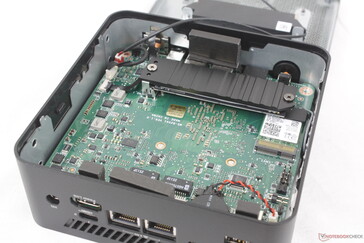 Yalnızca M.2 2280 SSD ve WLAN modülü çıkarılabilir