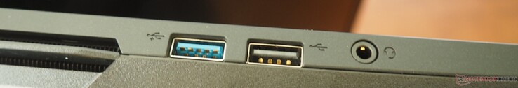 Sol: USB-A 3.2 Gen 1, USB 2.0, 3,5 mm kombo ses jakı
