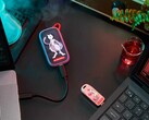 Resimde görülen Pokémon 30. Yıl Dönümü SANDISK Mewtwo taşınabilir SSD ve Mew USB-C flash sürücü