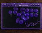 8BitDo Arcade Controller Transparent Purple Edition, SOCD temizleme ve turnuva kilidini destekler.