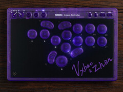 8BitDo Arcade Controller Transparent Purple Edition, SOCD temizleme ve turnuva kilidini destekler.