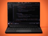 Framework Laptop 13, metal gövdeli bir Pro versiyonuna sahip.