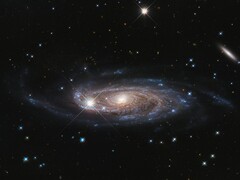 Spiral galaksi UGC 2885'i gösteren bir görüntü.