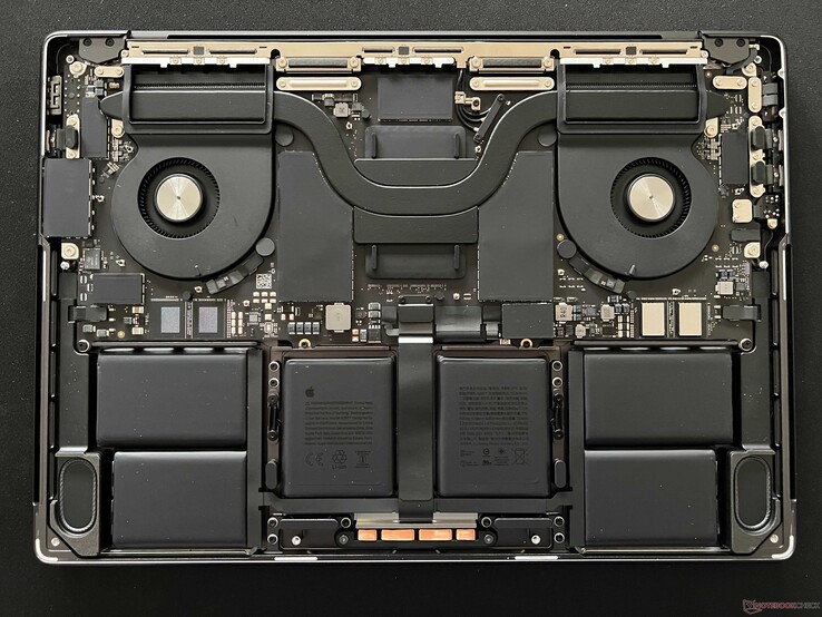 Dahili düzen MacBook Pro 14 M3 Max