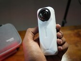 Insta360 X5 Saten Beyaz Sınırlı Sürüm (Resim kaynağı: Abhinav Fating/Notebookcheck)