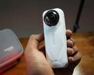 Insta360 X5 Saten Beyaz Sınırlı Sürüm (Resim kaynağı: Abhinav Fating/Notebookcheck)