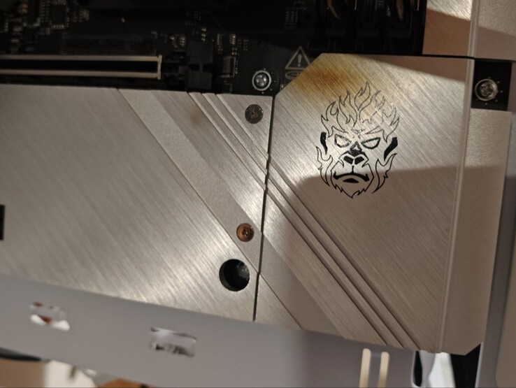 GPU yangını nedeniyle anakartta oluşan yanık izi.