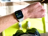 Yeni nesil Apple Watch, ilk kez yerleşik sensörlere sahip bir kordonla piyasaya çıkabilir.