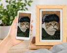 AI tarafından oluşturulan bir evcil hayvan portresini gösteren Bigme dijital fotoğraf çerçevesi