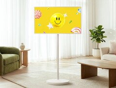 En yeni LG Smart TV, 32 inç 4K ekranı oldukça uzun bir standa sığdırıyor.