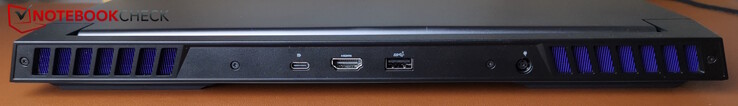 Arka kısım: USB-C 3.2 Gen 2 (10 GBit/sn, DP), HDMI 2.1, USB-A (5 GBit/sn), güç kaynağı