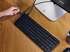 HP, EliteBoard G1a'yı tek renk seçeneğiyle satıyor.