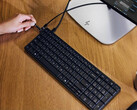 HP, EliteBoard G1a'yı tek renk seçeneğiyle satıyor.