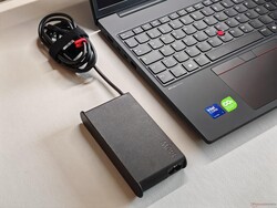 140 watt güç kaynağı ünitesi (USB-C)