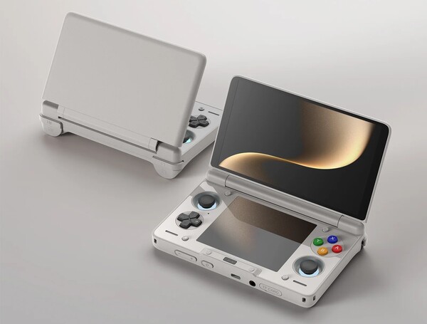 Ayn Thor'un D-Pad'i alt kısımda yer alırken, Retroid Pocket Duo'nun D-Pad'i üst kısımda bulunur.