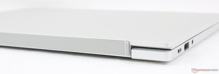 Rear: No connectivity. Rubber feet line the rear edge since this surface makes contact with the table when the lid is opened