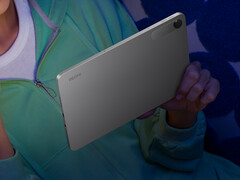 Xiaomi, Redmi Pad 2 SE'yi Koyu Gri ve Gümüş renklerde satıyor.