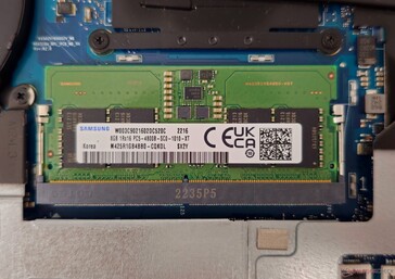 Yalnızca bir adet ek DDR5 SO-DIMM takılabilir