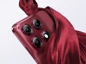 Motorola Edge 70 Pro+, kırmızı dahil olmak üzere üç renkte satışa sunulacak.