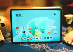 Huawei M-Pencil Pro, MatePad 11.5 S'ye manyetik olarak takılır.