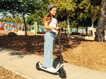 Segway C2 SE, 121 lbs. (55 kg) ağırlığa kadar olan kullanıcıları taşıyabilir.